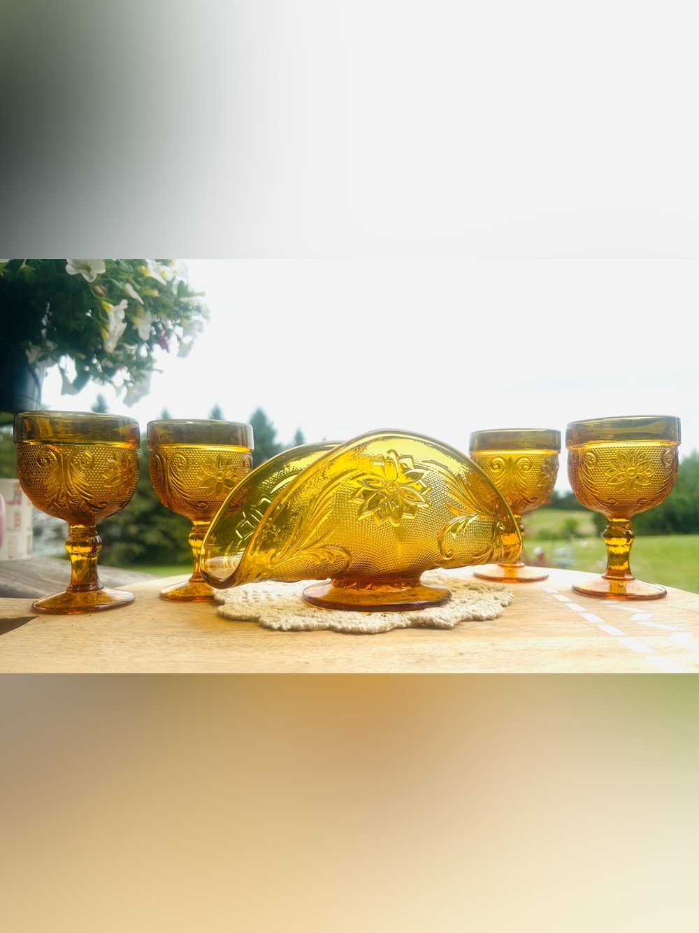 Vintage set of 4 Indiana Glass
Small Wine Cordials and Glass amber napkin holder